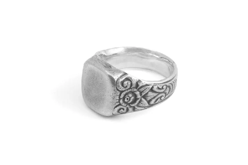 Grab Stylish Jewelry Before The Sale Ends #018 - Signet Ring Gaucho