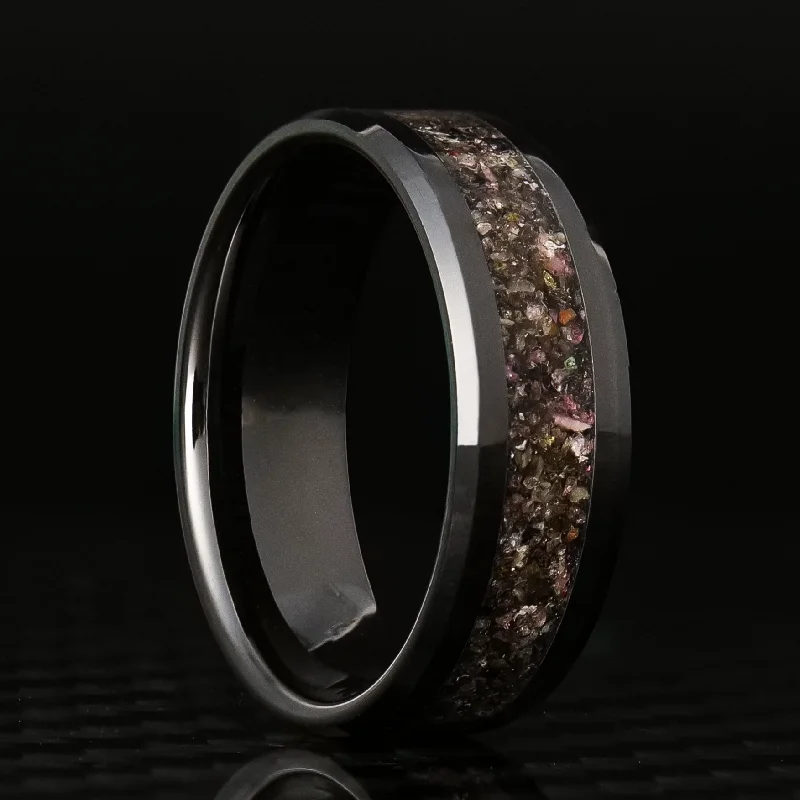 Your Perfect Accessory Now At The Best Price Tourmaline Glowstone Ring on Black Ceramic