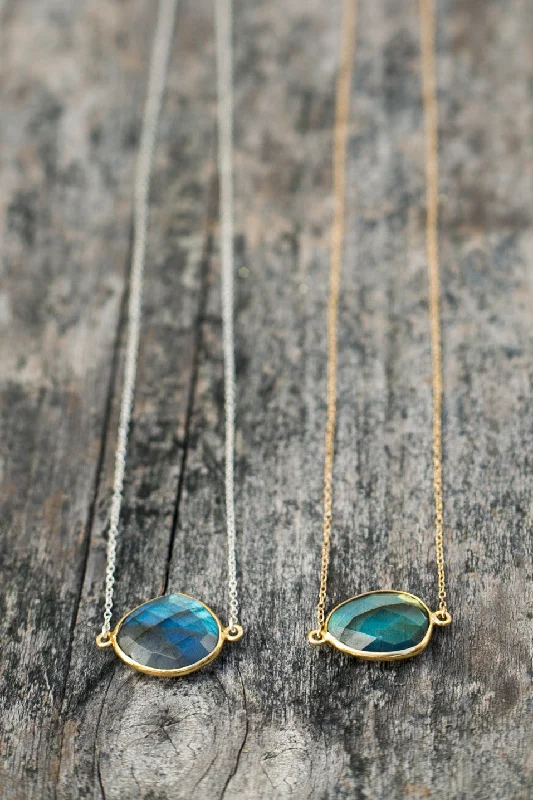 Mrs. Parker Demi Fine Necklace in Labradorite