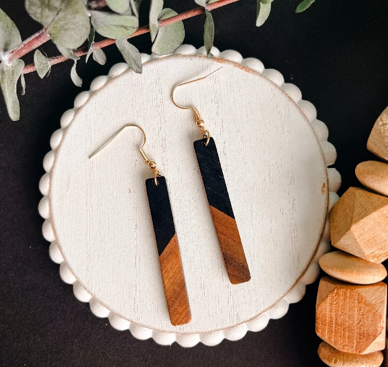 Glamorous Jewelry, Glamorous Deals – Shop Now Beautiful Black Resin and Wood Earrings