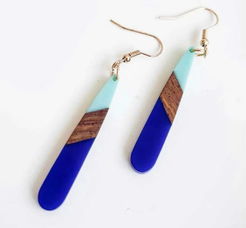 Limited-Time Jewelry Sale – Don't Miss Out On Dazzling Discounts Beautiful Blue Resin and Wood Earrings