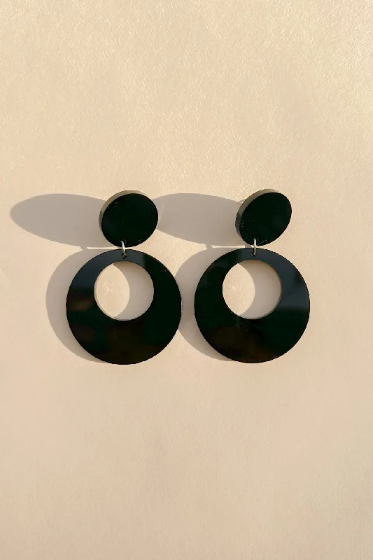 Discounted Jewelry For A Glamorous Look Mod Round Earrings in Black